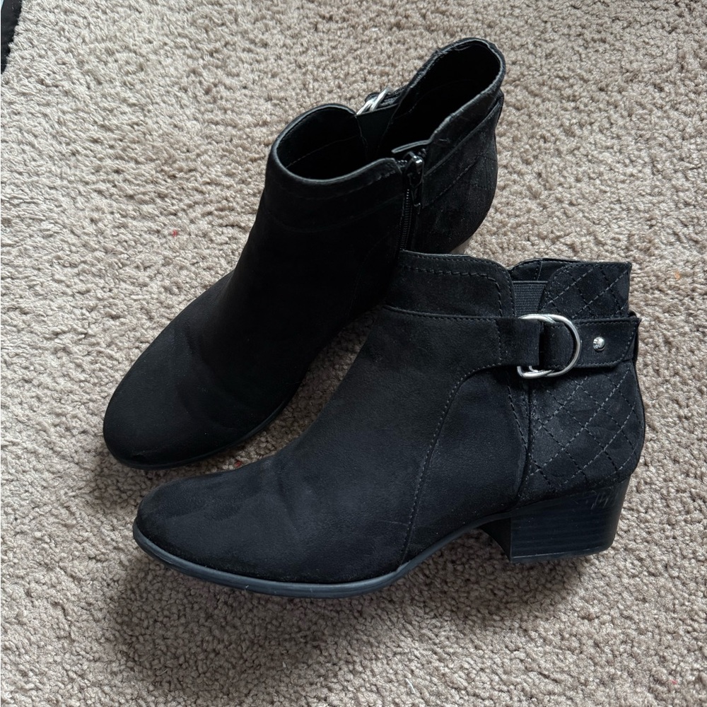 Unisa black ankle boots with buckle